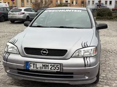 Używany Opel Astra Edition 75 KM (55 kW) 2000 Srebrny Sedan/Limuzyna