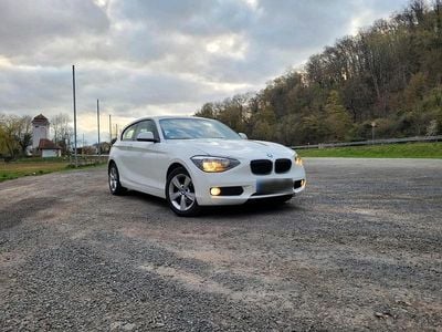 Gebraucht BMW 114 102 PS (75 kW) 2014 Weiß Kleinwagen