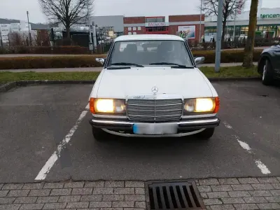 Brugt Mercedes 200 109 HK (80 kW) 1983 Hvid Sedan