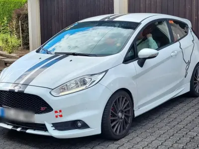 Gebraucht Ford Fiesta ST 182 PS (133 kW) 2015 Weiß Kleinwagen