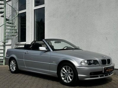 Silber Gebraucht 2002 BMW 318 Cabriolet Sport Line Cabrio | 11.890 €