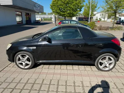 Begagnad Opel Tigra 90 HK (66 kW) 2005 Svart Cab