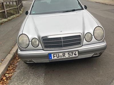 Mercedes E200