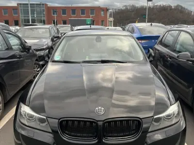 Gebraucht BMW 318 143 PS (105 kW) 2010 Schwarz Limousine