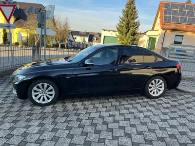 Gebraucht BMW 318 Sport Line 143 PS (105 kW) 2012 Schwarz Limousine