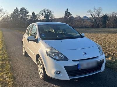 Weiß Gebraucht 2010 Renault Clio II Expression Kleinwagen | 3.000 € (Fairer Preis)