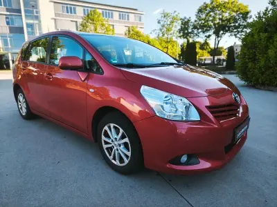 Gebraucht Toyota Verso Edition 147 PS (108 kW) 2011 Rot Van / Kleinbus