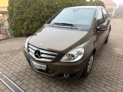 Gebraucht Mercedes B160 95 PS (69 kW) 2011 Braun Van / Kleinbus