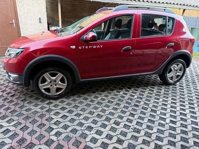 Gebraucht Dacia Sandero Prestige 90 PS (66 kW) 2015 Rot Limousine