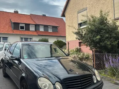 Gebraucht Mercedes E220 150 PS (110 kW) 2003 Andere farben Limousine