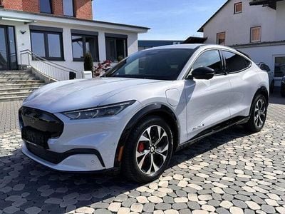 Begagnad Ford Mustang Mach-E Premium 258 kW (351 HK) 2022 Vit SUV