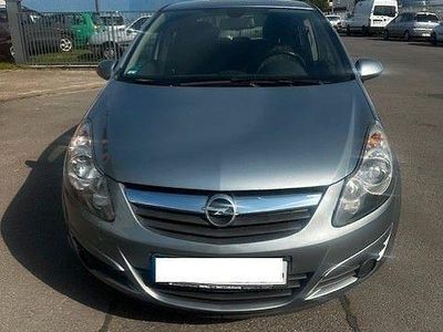 Usata Opel Corsa Edition 69 CV (50 kW) 2010 Argento Utilitaria