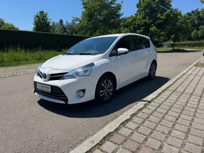 Gebraucht Toyota Verso Life 147 PS (108 kW) 2013 Weiß Van / Kleinbus