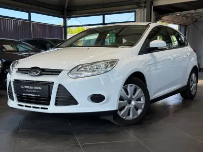 Używany Ford Focus Trend 105 KM (77 kW) 2011 Biały Sedan/Limuzyna