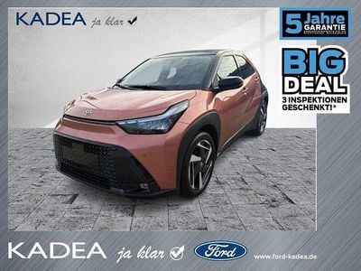 Neu Toyota Aygo Lounge 116 PS (85 kW) 2026 Urban khaki (6x3)/ black mica Kleinwagen