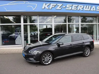 Gebraucht VW Passat Elegance 150 PS (110 kW) 2023 Mangangrau metallic Kombi