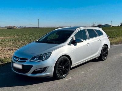 Używany Opel Astra Exklusiv 165 KM (121 kW) 2014 Srebrny Kombi