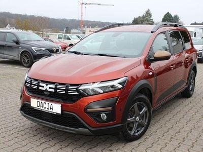 Braun Gebraucht 2024 Dacia Jogger Extreme Van / Kleinbus | 18.490 € (Guter Preis)