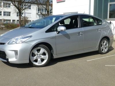 Gebraucht Toyota Prius Life 136 PS (100 kW) 2014 Platinsilber metallic Kleinwagen
