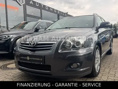 Gebraucht Toyota Avensis Team 129 PS (94 kW) 2009 Grau Kombi
