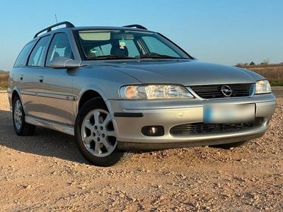 Gebraucht Opel Vectra Edition 116 PS (85 kW) 2000 Silber Kombi