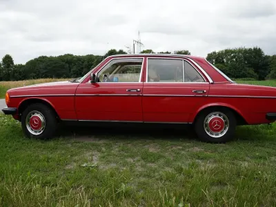 Gebraucht Mercedes 200 60 PS (44 kW) 1980 Rot Limousine