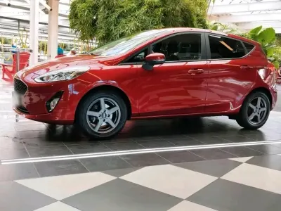 Gebraucht Ford Fiesta Cool & Connect 101 PS (74 kW) 2019 Rot Kleinwagen