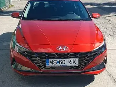 Gebraucht Hyundai Elantra 122 PS (89 kW) 2022 Rot Limousine
