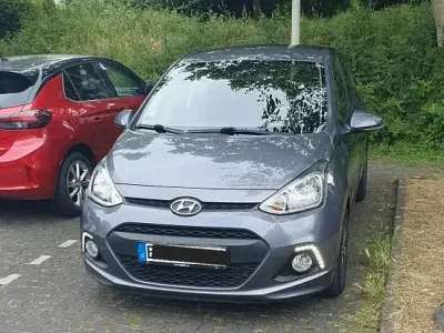 Gebraucht Hyundai i10 Passion Plus 87 PS (63 kW) 2016 Grau Kleinwagen