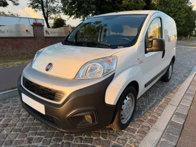 Gebraucht Fiat Fiorino 95 PS (69 kW) 2019 Weiß Van / Kleinbus
