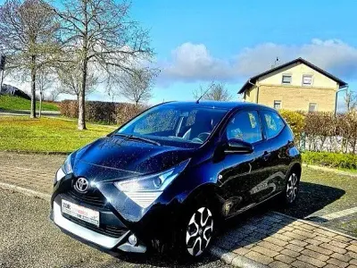 Używany Toyota Aygo X-play 72 KM (52 kW) 2021 Czarny Hatchback