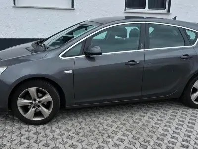 Gebraucht Opel Astra 116 PS (85 kW) 2010 Grau Kombi