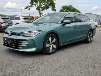 Używany VW Passat Elegance 150 KM (110 kW) 2025 Zielony Kombi