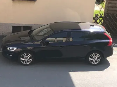 Używany Volvo V60 Business Edition 150 KM (110 kW) 2017 Niebieski Kombi