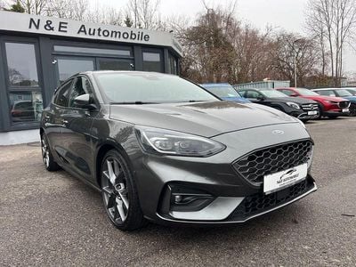 Grau Gebraucht 2021 Ford Focus ST Limousine | 23.990 € (Guter Preis)