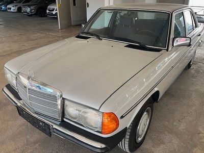 Gebraucht Mercedes 230 109 PS (80 kW) 1979 Beige Limousine