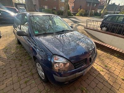 Second-hand Renault Clio II 180 CP (132 kW) 2002 Albastru Hatchback