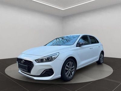 Weiß Gebraucht 2018 Hyundai i30 Passion Limousine | 10.490 € (Guter Preis)