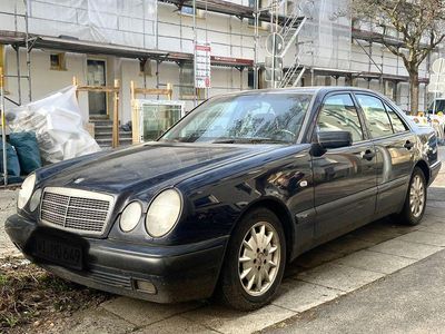 Gebraucht Mercedes E280 Classic 193 PS (141 kW) 1995 Blau Limousine