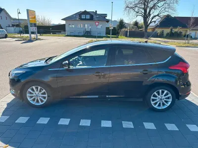 Usata Ford Focus 125 CV (91 kW) 2015 Nero Berlina