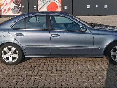 Gebraucht Mercedes E220 Avantgarde 150 PS (110 kW) 2002 Blau Limousine