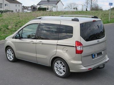 Gebraucht Ford Tourneo Courier Titanium 101 PS (74 kW) 2015 Grau Van / Kleinbus