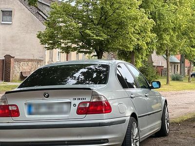 BMW 330