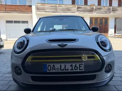 Gebraucht Mini Cooper SE Collection 135 kW (184 PS) 2021 Weiß Kleinwagen