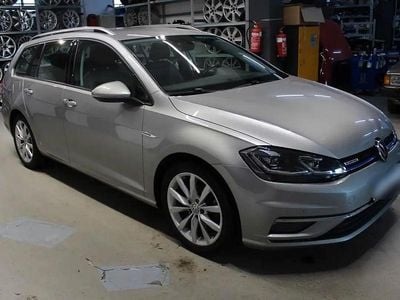Gebraucht VW Golf VII Comfortline 131 PS (96 kW) 2018 Grau Limousine