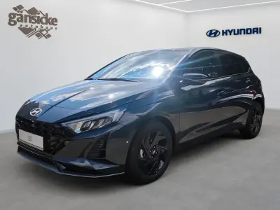 Neu Hyundai i20 Blackline 90 PS (66 kW) 2026 Grau Kleinwagen