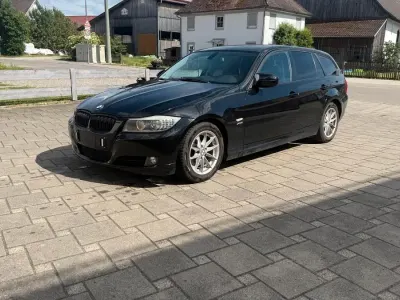 Gebraucht BMW 320 184 PS (135 kW) 2011 Schwarz Kombi