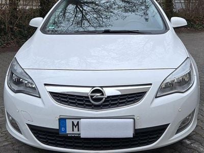 Gebraucht Opel Astra Selection 87 PS (63 kW) 2011 Weiß Limousine