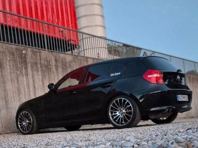 Gebraucht BMW 116 Performance 122 PS (89 kW) 2011 Schwarz Kleinwagen