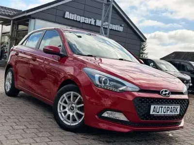 Gebraucht Hyundai i20 75 PS (55 kW) 2016 Rot Kleinwagen